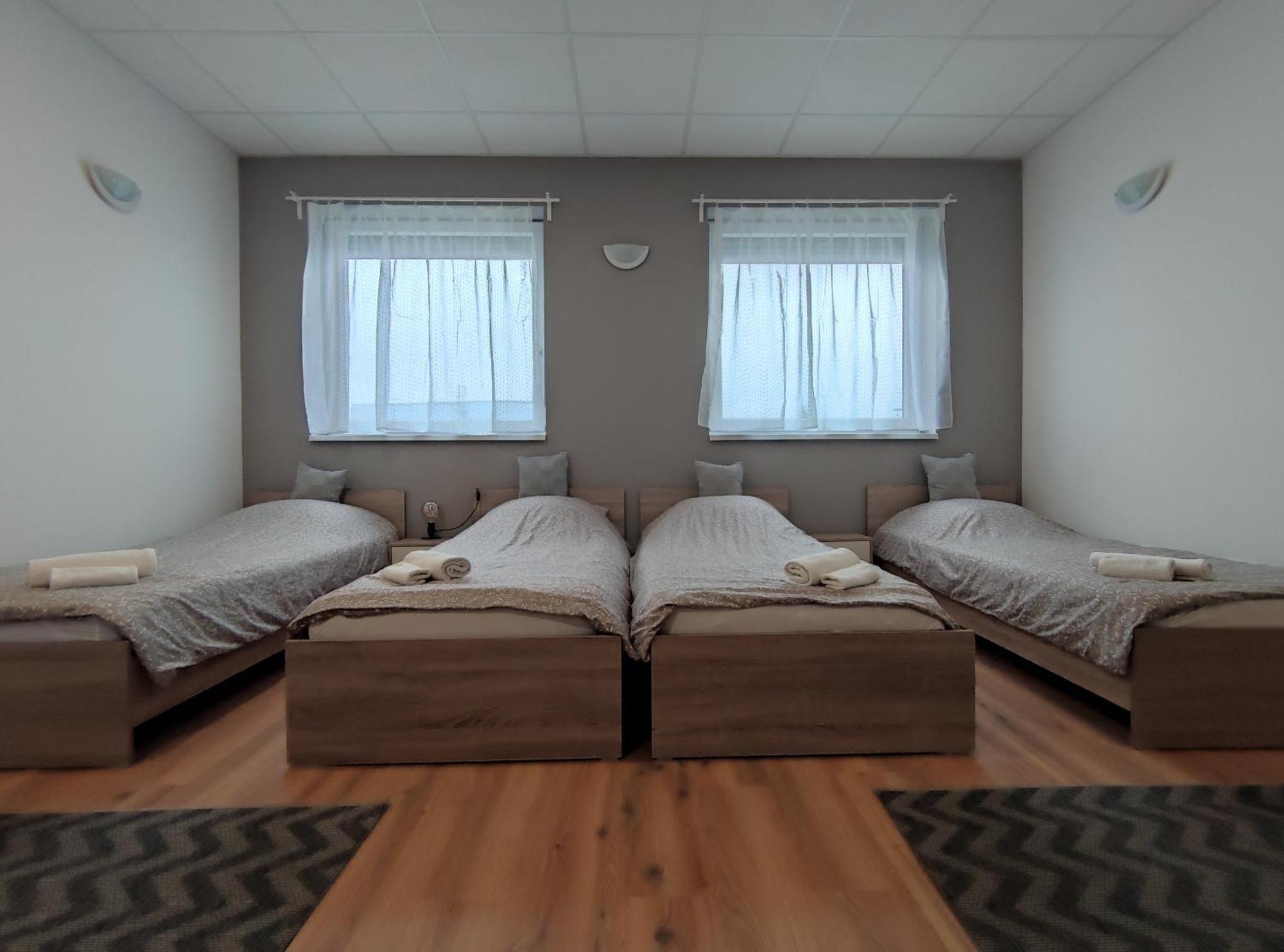 Szilas Park Motel Nagytarcsa Екстер'єр фото